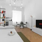 Premium Modern Apartment University