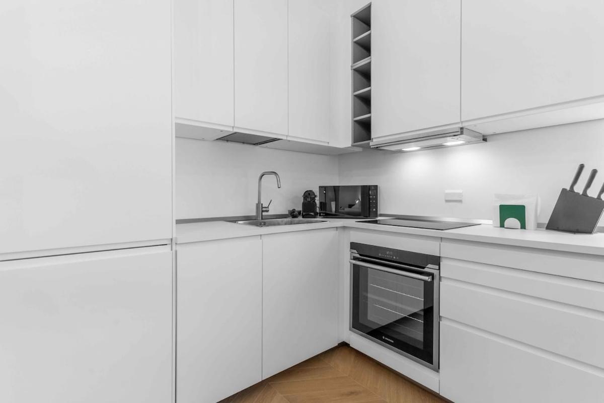 Premium Modern Milan